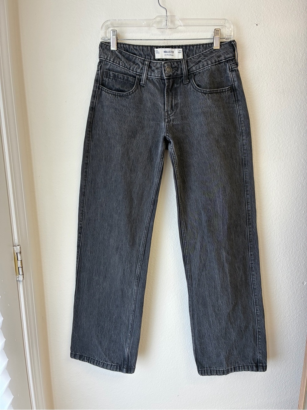 Hollister Women’s baggy Jeans in Washed Charcoal Gray
